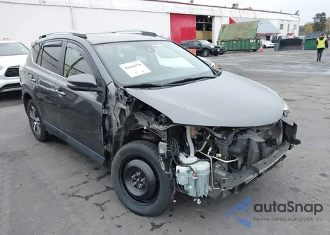 2017 Toyota Rav4 Xle z USA, uszkodzony, nr VIN JTMWFREV0HJ713763